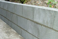 Mit dem Mörtel aus Zement wurde das hoch beanspruchte Mauerwerk im Garten erstellt.