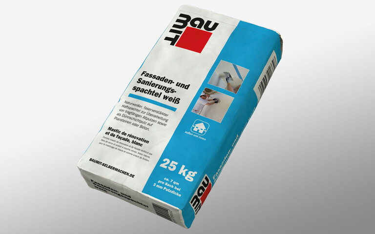 Produktbild: Baumit Fassaden- und Sanierungsspachtel weiß im 25 kg Sack auf grauem Hintergrund.