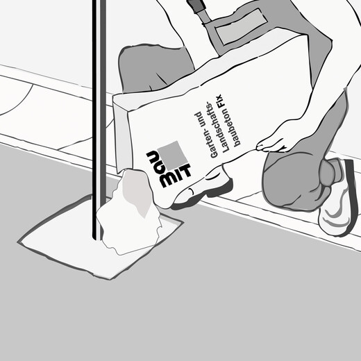 Wenn das Loch zur Hälfte mit dem Gartenbeton gefüllt ist, kann die Zaunsäule eingesetzt werden und ein erstes Mal ausgerichtet werden. Anschließend weiter Material wie zuvor beschrieben einbringen und durchfeuchten, bis das Loch komplett aufgefüllt ist.