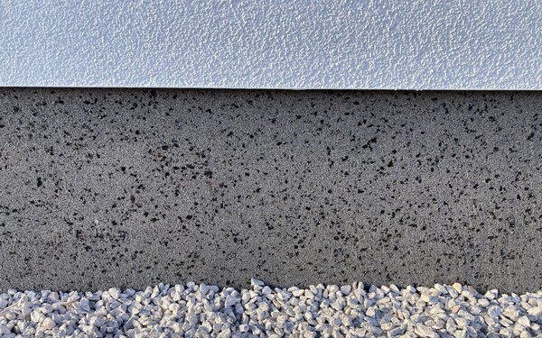 Fassade mit Mosaikputz