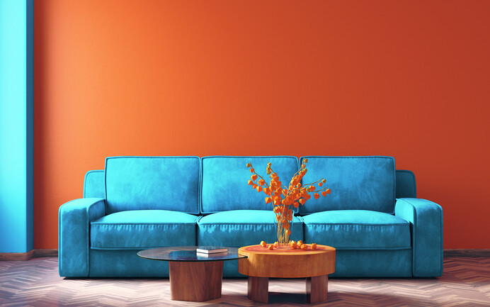 Wandfarbe mit Orange und Hellblau