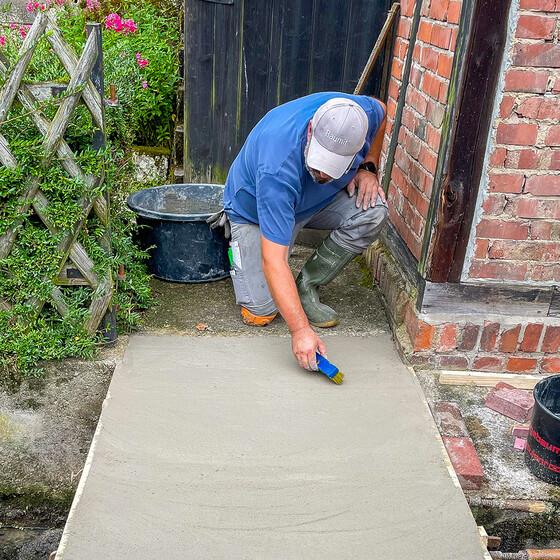 Mit Einem Baustoff Ausbessern