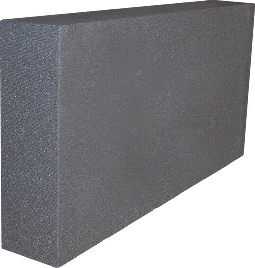 Die Baumit Sockel- und Perimeter-Dämmplatte 032 wird speziell für die Dämmung des Sockels eingesetzt.