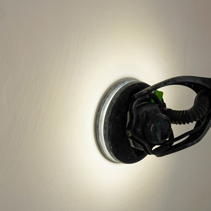 Der Trockenbauschleifer mit integriertem LED-Kranz.