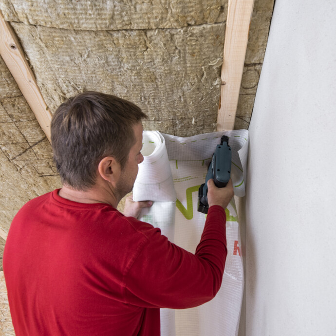 Dampfbremse am ersten Sparren tackern