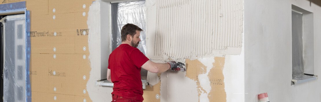 WDVS Armierungsspachtelung auf einer Holzfaserd&auml;mmung mit Klebe- und Armierungsm&ouml;rtel