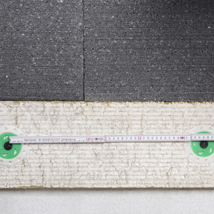 Schlagdübel mit einem maximalen Abstand von 40 cm im Brandriegel setzen 15